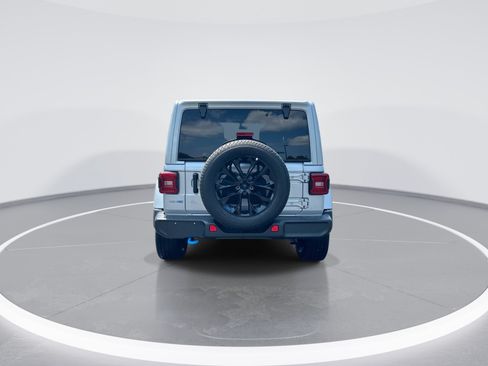 Used 2023 Jeep Wrangler Unlimited Sahara AWD/4WD image 8