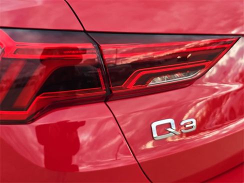 Certified 2025 Audi Q3 2.0T Premium Plus w/ Premium Plus Package image 38