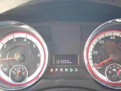 Used 2012 Dodge Grand Caravan SXT image 28