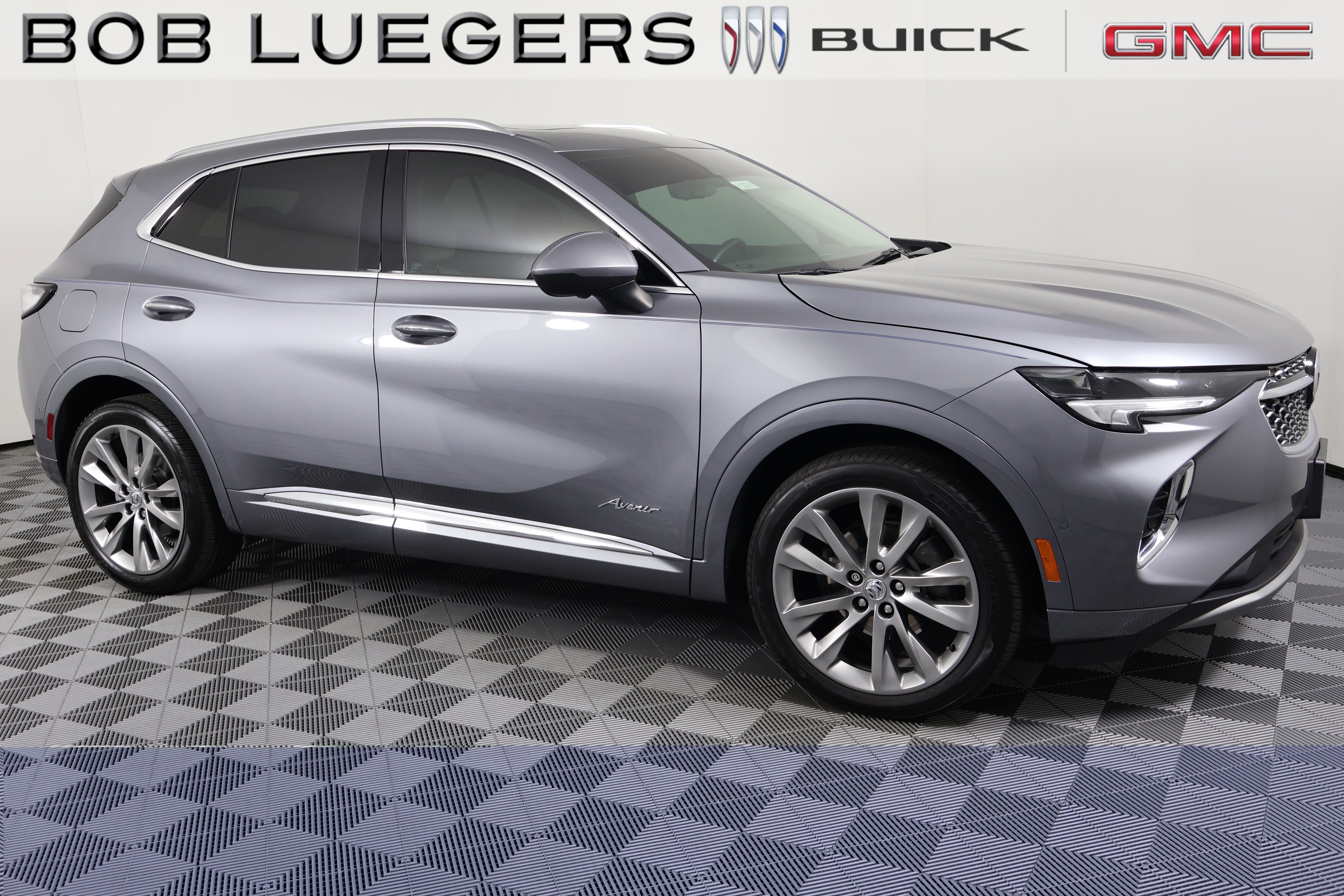 Used 2022 Buick Envision Avenir w/ Technology Package II AWD/4WD image 2