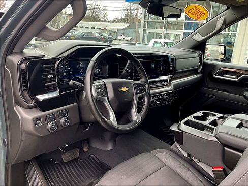 Used 2025 Chevrolet Silverado 1500 LT AWD/4WD image 8
