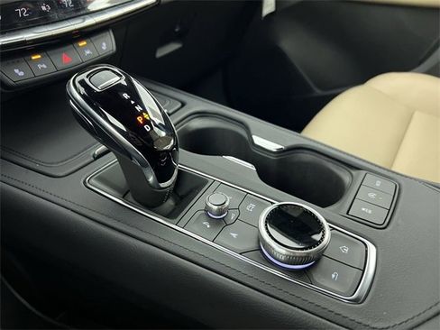 Certified 2024 Cadillac XT4 Luxury w/ Cold Weather Package image 16