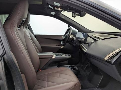 Used 2023 BMW iX xDrive50 w/ Sport Package AWD/4WD image 21