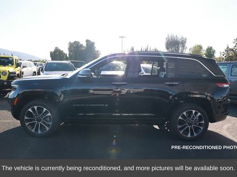 Used 2022 Jeep Grand Cherokee Overland image 2