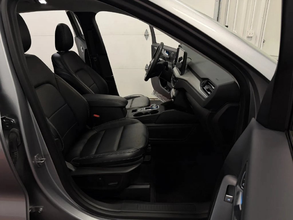 Used 2023 Ford Escape Platinum AWD/4WD image 46