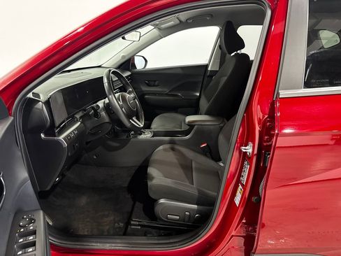 Used 2025 Hyundai Kona SEL FWD image 14