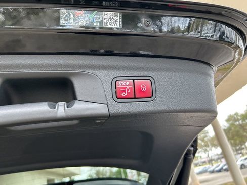 Used 2024 Mercedes-Benz GLE 450e 4MATIC image 33