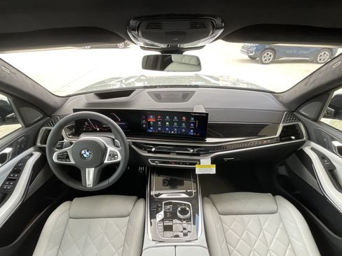 New 2027 BMW X7 xDrive40i w/ M Sport Package AWD/4WD image 12