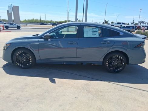 New 2026 Nissan Sentra SR w/ Floor Mat Package FWD image 4