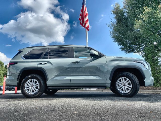 Used 2024 Toyota Sequoia SR5 w/ SR5 Premium Package AWD/4WD image 9