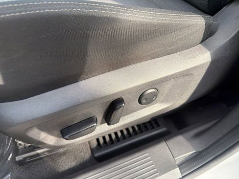 Used 2023 Nissan Rogue SV image 16