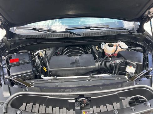 Used 2025 Chevrolet Suburban Premier RWD image 29