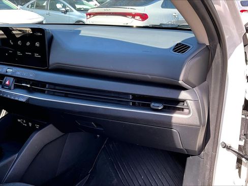 Used 2025 Kia K4 LXS image 17