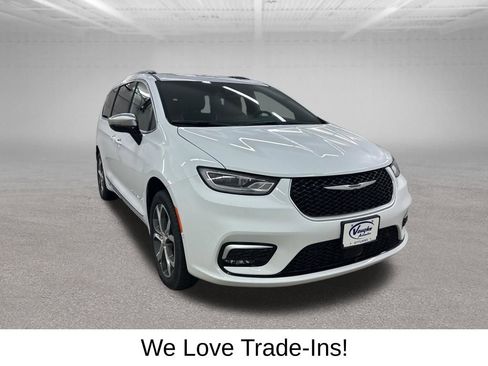 New 2026 Chrysler Pacifica Pinnacle AWD/4WD image 2