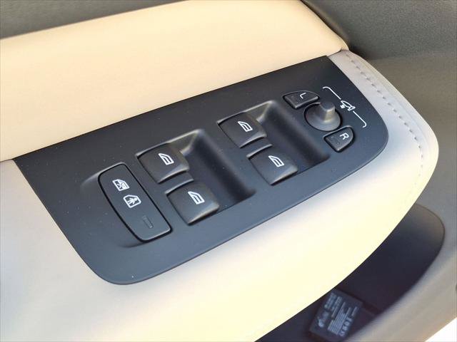 Certified 2026 Volvo XC60 B5 Plus AWD/4WD image 11