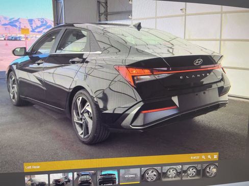 Used 2025 Hyundai Elantra Limited FWD image 7