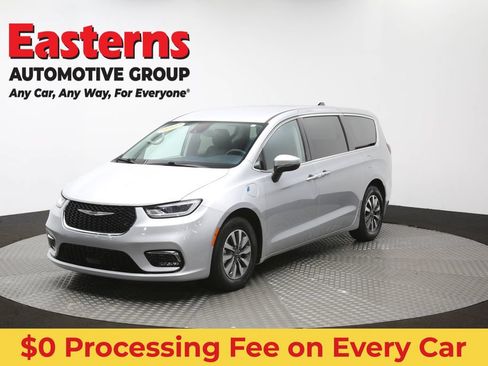 Used 2023 Chrysler Pacifica Touring-L FWD image 57