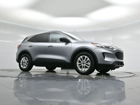 Used 2022 Ford Escape SE image 4