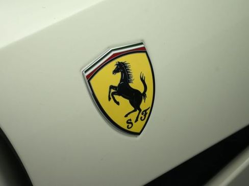 Used 2020 Ferrari Portofino RWD image 57