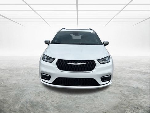 New 2025 Chrysler Pacifica Pinnacle w/ Trailer Tow Group image 8