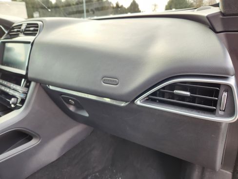 Used 2019 Jaguar F-PACE Premium image 17