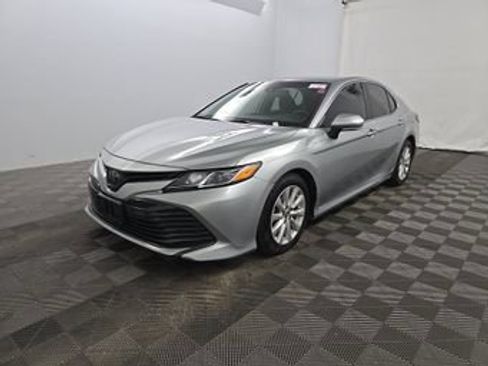 Used 2020 Toyota Camry LE w/ Convenience Package FWD image 1