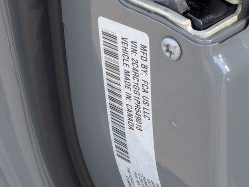 Used 2023 Chrysler Pacifica Limited FWD image 36