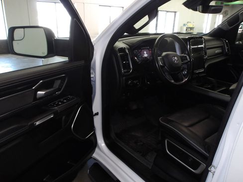 Used 2024 RAM 1500 Laramie AWD/4WD image 8