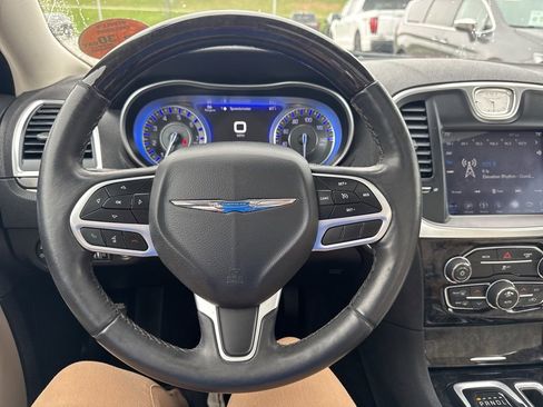 Used 2018 Chrysler 300 Limited w/ Light Group image 11