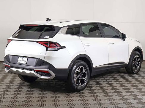 Used 2023 Kia Sportage LX image 9