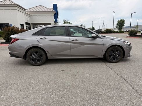 Used 2023 Hyundai Elantra SEL w/ Winter Weather Package FWD image 8