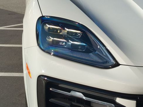 Used 2026 Porsche Cayenne image 11