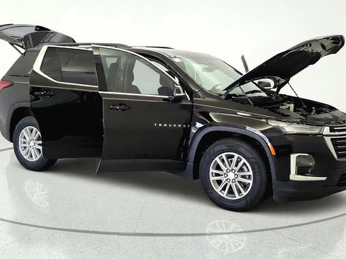 Used 2023 Chevrolet Traverse LT w/ LPO, Floor Liner Package AWD/4WD image 11