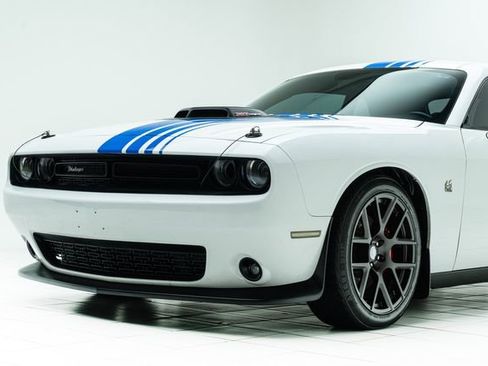 Used 2019 Dodge Challenger R/T Scat Pack w/ Shaker Package image 10