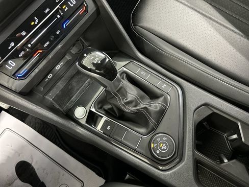 Certified 2024 Volkswagen Tiguan SE R-Line AWD/4WD image 17