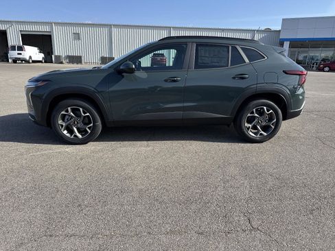New 2026 Chevrolet Trax LT w/ Sunroof Package FWD image 2