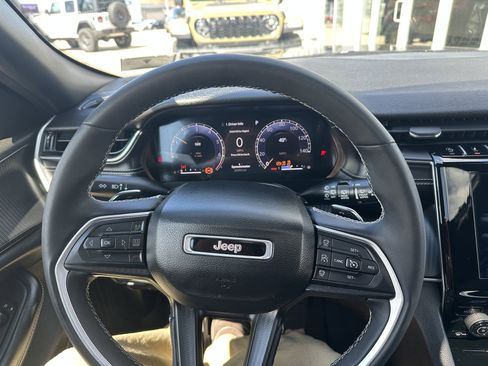 Used 2024 Jeep Grand Cherokee Altitude image 10