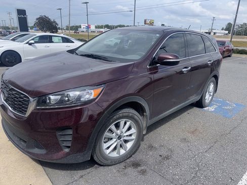 Used 2019 Kia Sorento FWD V6 image 10