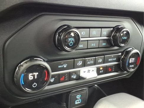 Used 2025 Ford Bronco Outer Banks AWD/4WD image 26