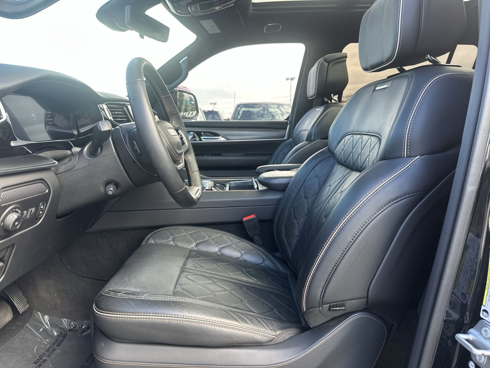 Used 2023 Jeep Grand Wagoneer Series III AWD/4WD image 14