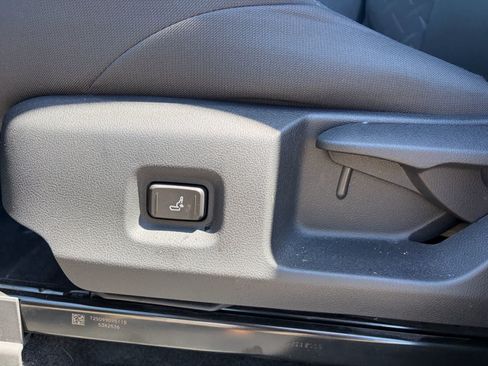 Certified 2025 Toyota Tacoma SR w/ SR Upgrade Package AWD/4WD image 11