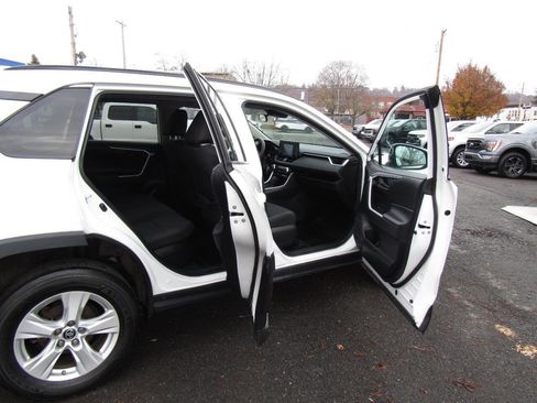 Used 2021 Toyota RAV4 LE image 29