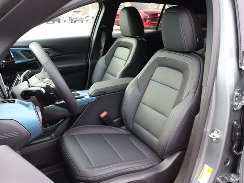 New 2026 Chevrolet Equinox EV LT image 11