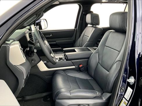 Used 2026 Toyota Sequoia Platinum AWD/4WD image 32