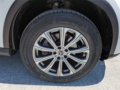 Used 2024 Mercedes-Benz GLC 300 4MATIC image 13