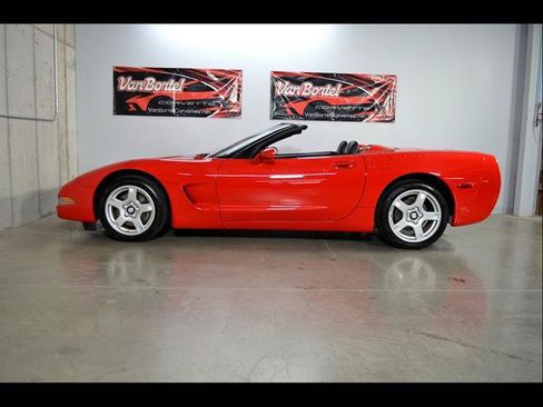 Used 1999 Chevrolet Corvette Convertible w/ Performance Handling Pkg RWD image 25