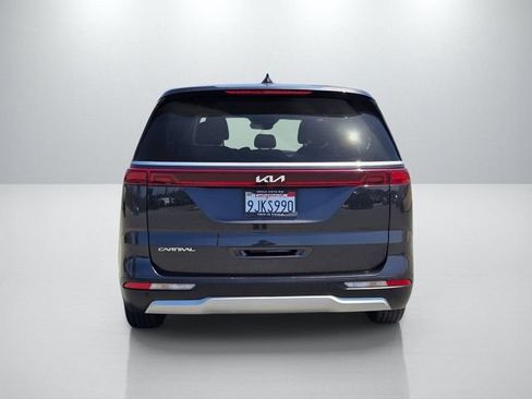 Used 2024 Kia Carnival EX FWD image 5