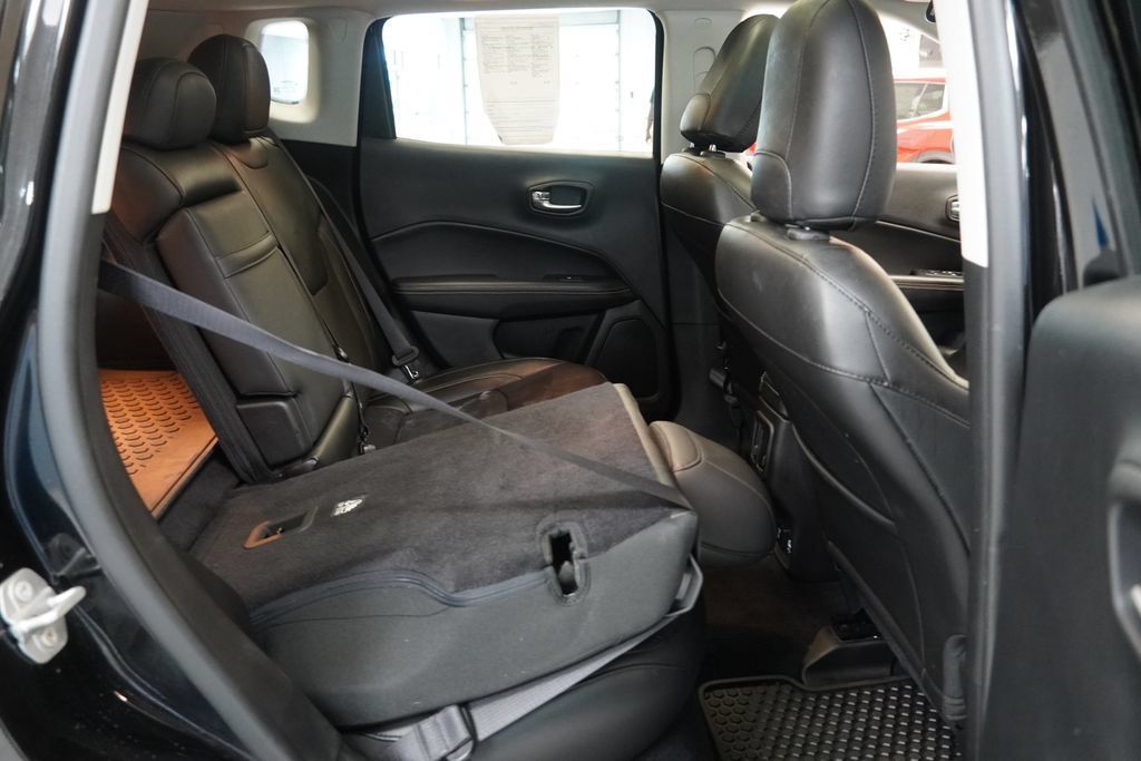 Used 2019 Jeep Compass Latitude w/ Cold Weather Group AWD/4WD image 32
