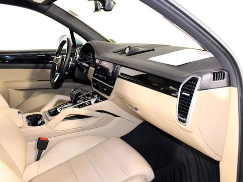 Certified 2023 Porsche Cayenne AWD/4WD image 26