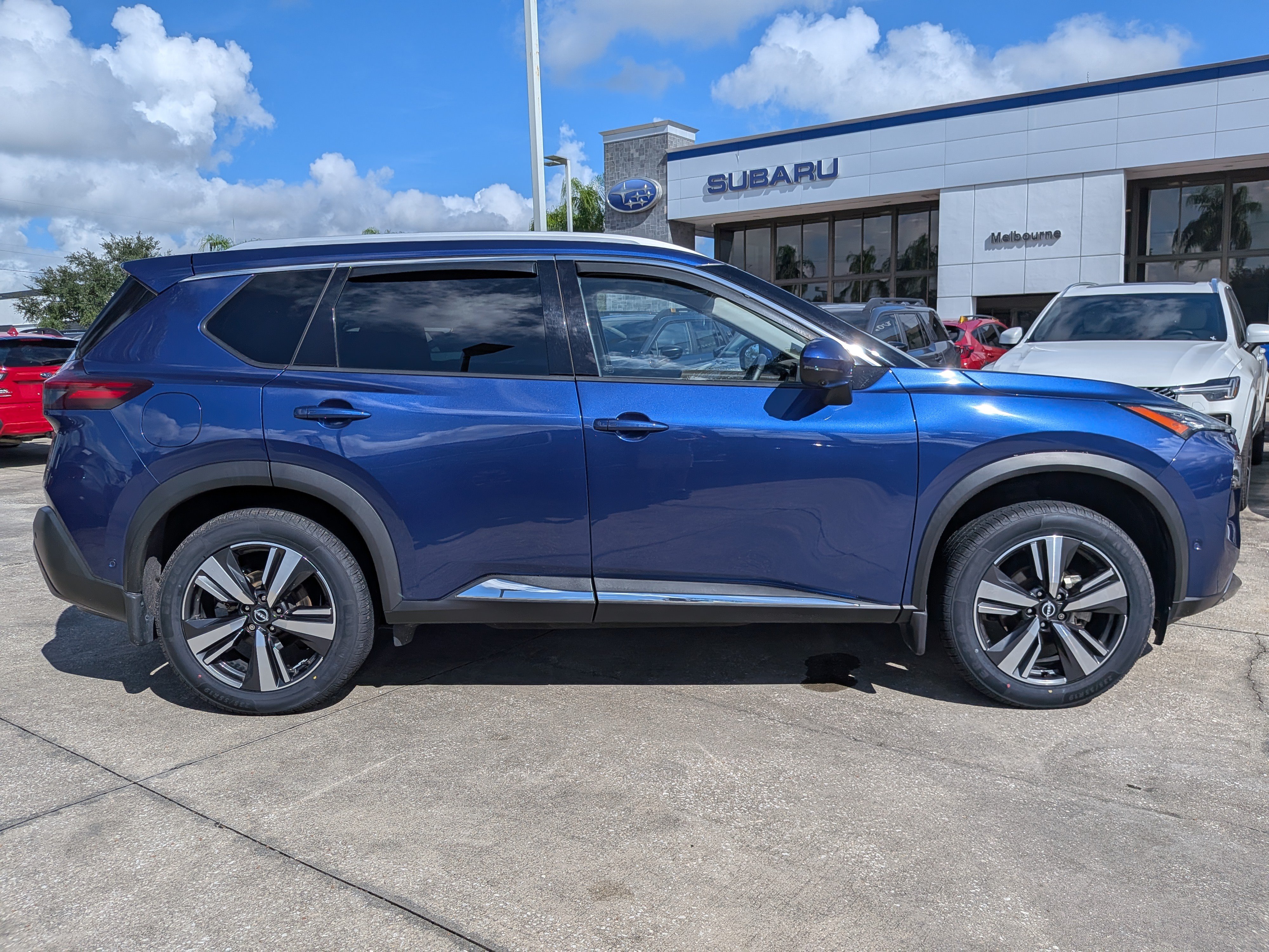 Used 2023 Nissan Rogue SL w/ SL Premium Package AWD/4WD image 3